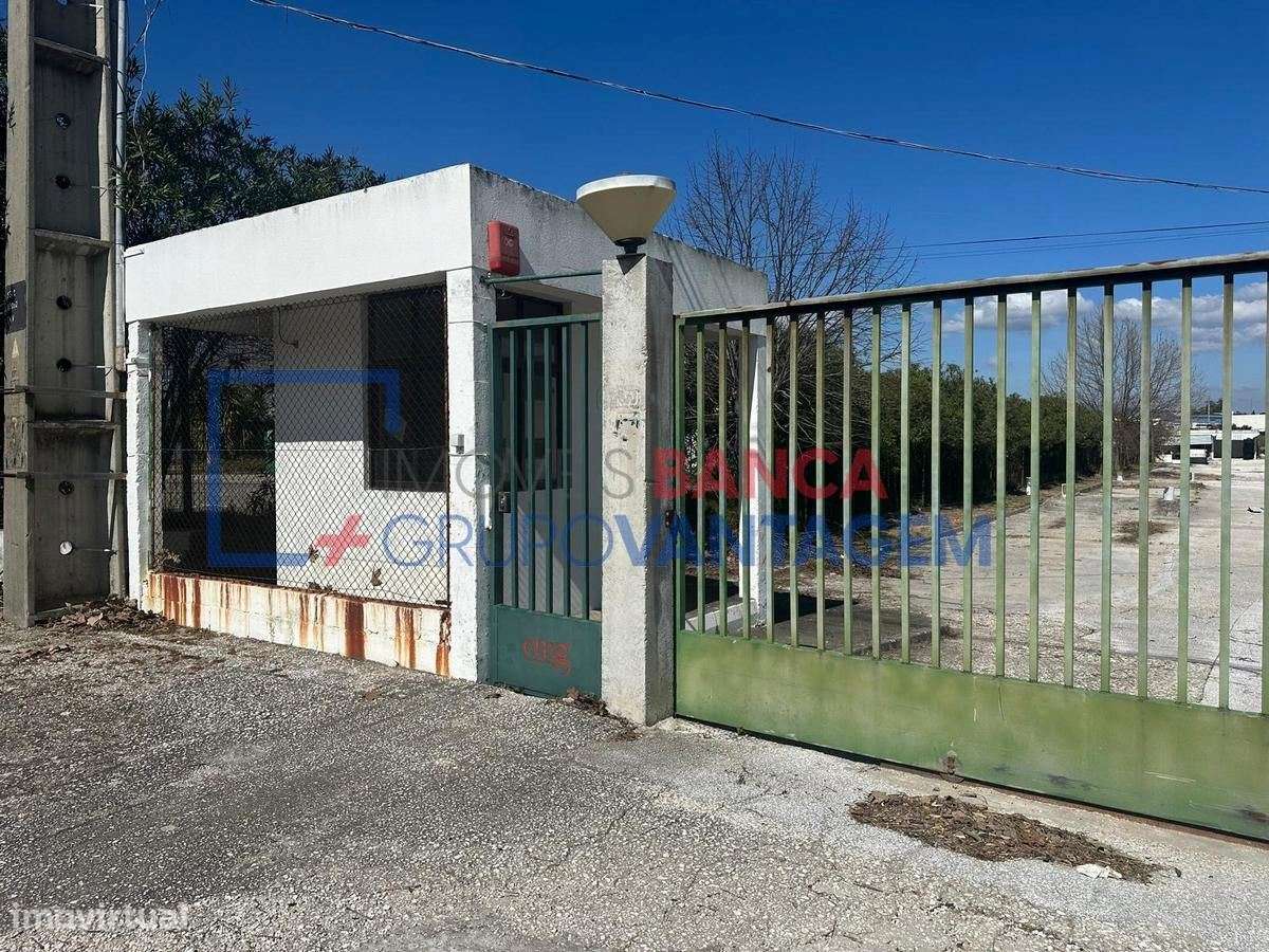 Instalação industrial com dois pisos,  lote de 24 880m2, com A B P ... - Grande imagem: 3/18