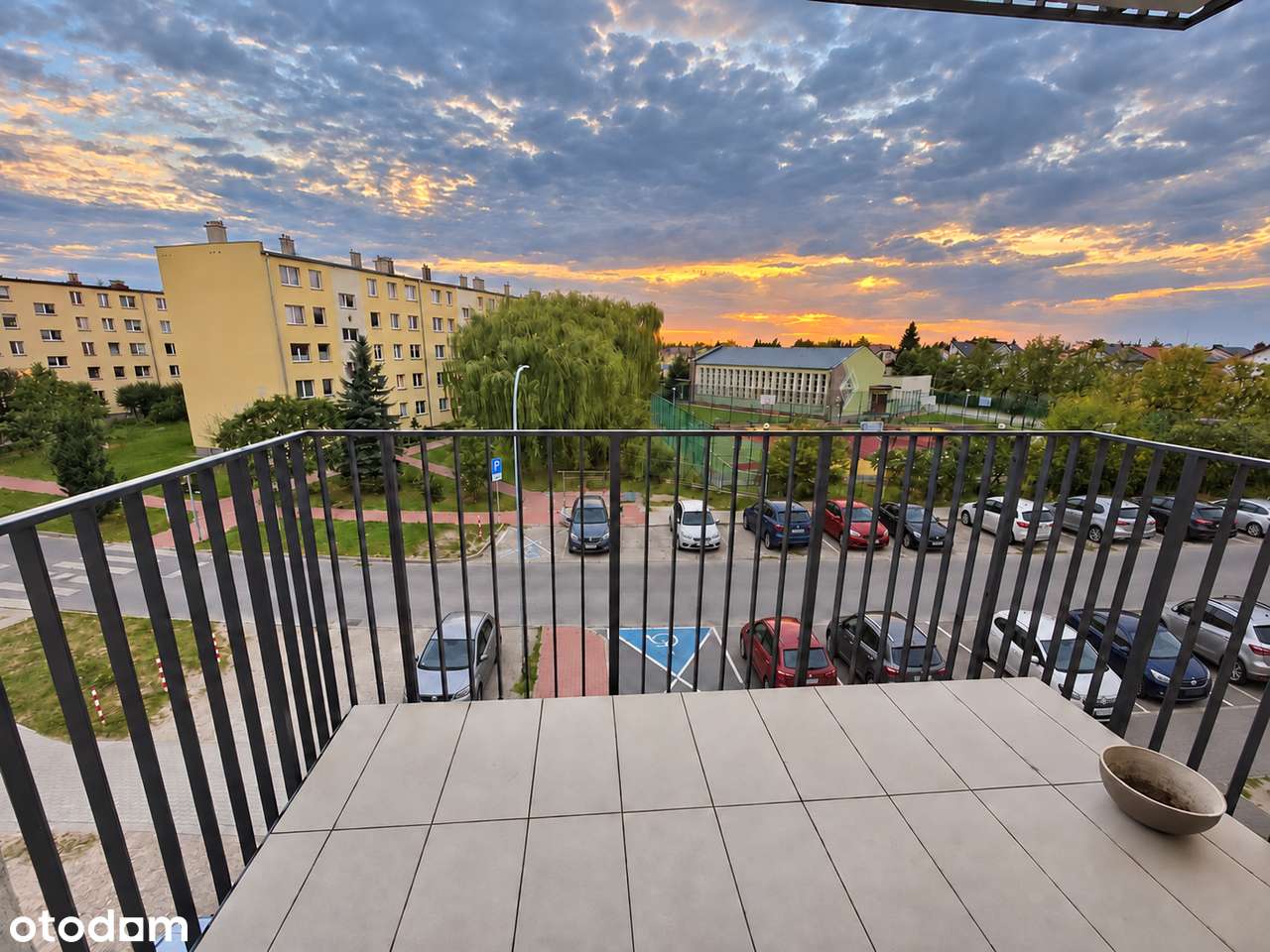 Nowoczesne mieszkanie 51 m² z balkonem i dwoma miejscami postojowymi-9
