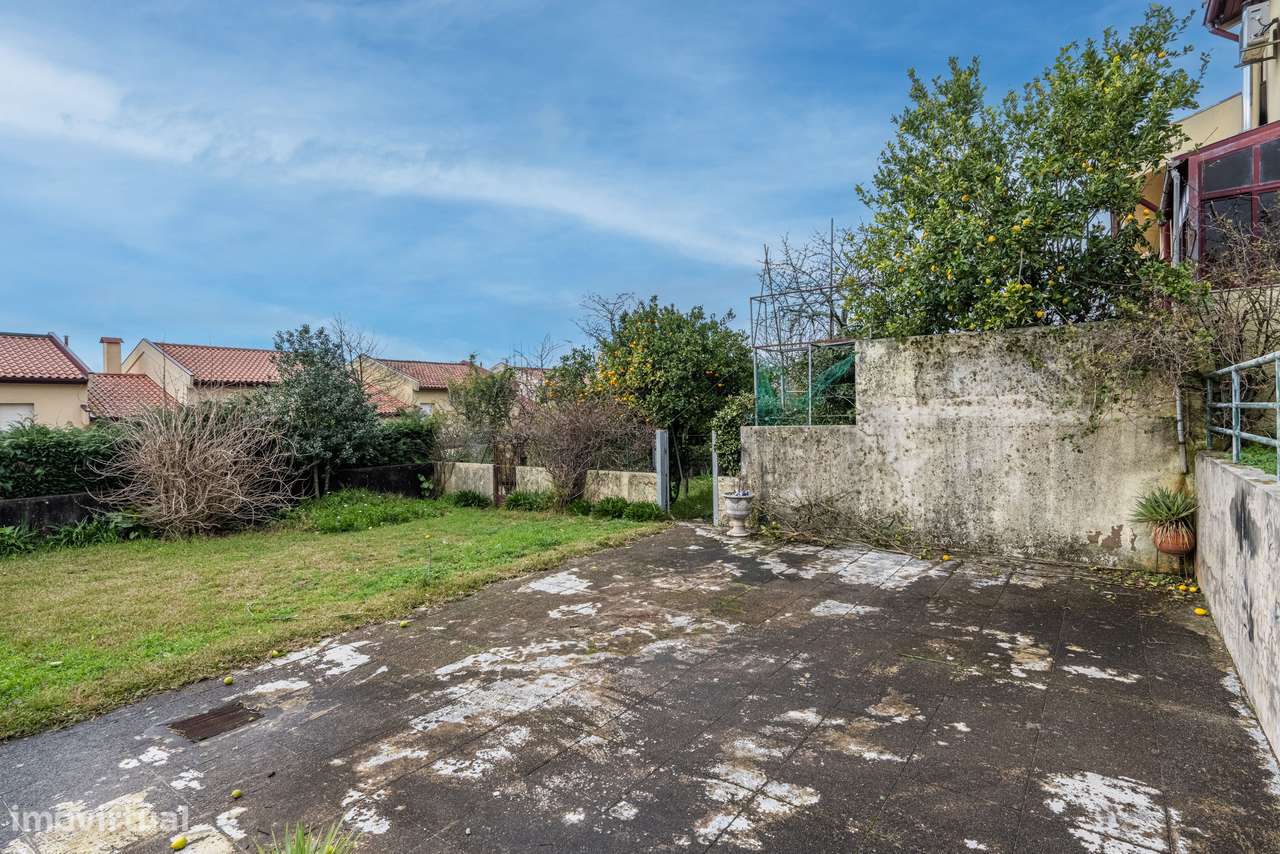 Moradia T4 de gaveto em Nogueira-31