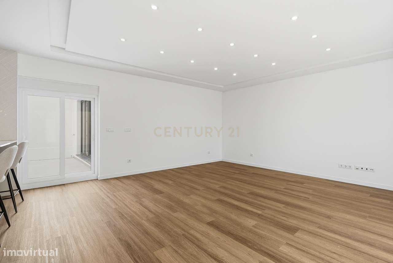 Moradia Renovada com Jardim, no Sarge-6