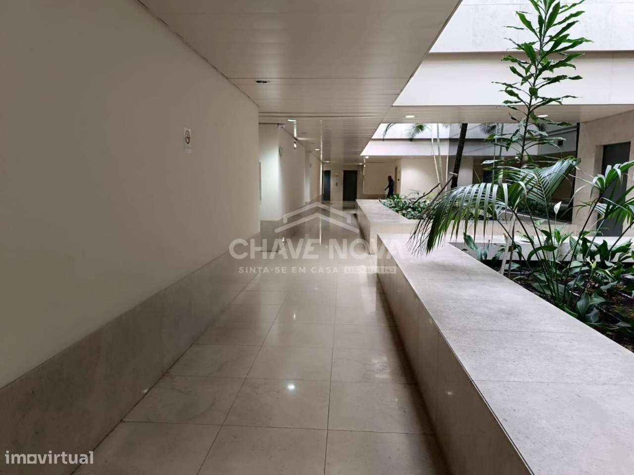 Escritório c/ 37m2 em frente a Estação Metro Galiza (Porto) - Grande imagem: 2/10