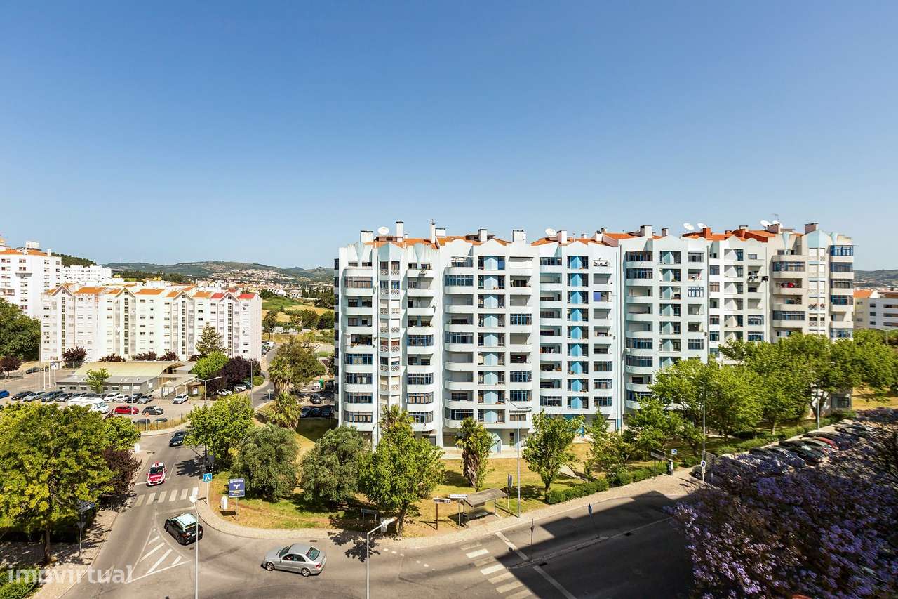 Luminoso T3 no centro de Loures / Marquise / Arrecadação-20