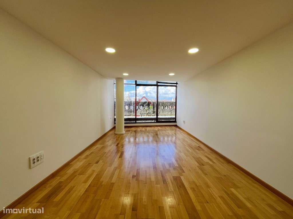 Escritório Centro de Braga - Grande imagem: 4/37