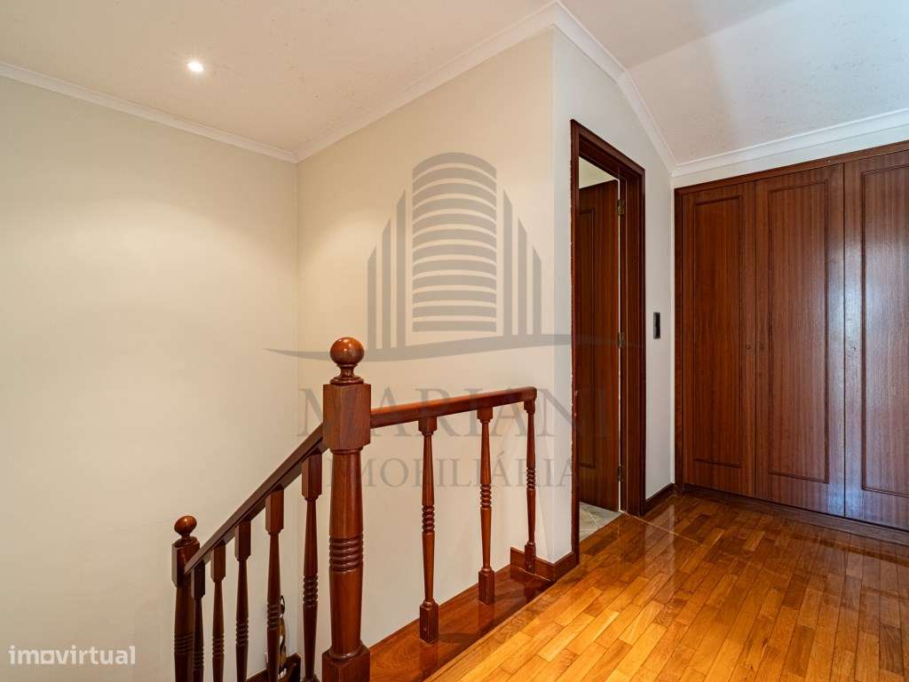Apartamento T4+1 Duplex em Excelente Estado - Localização Central-33