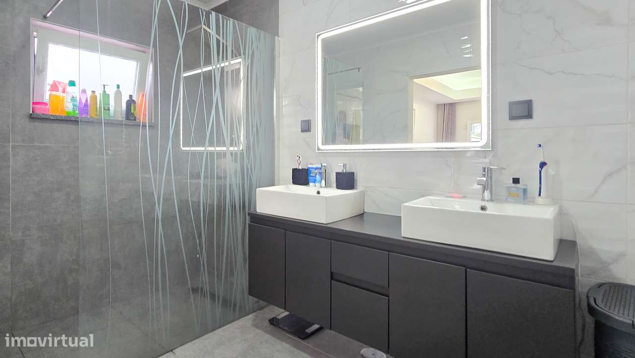 Moradia isolada de 3+2 assoalhadas - Garagem e espaço para piscina-1