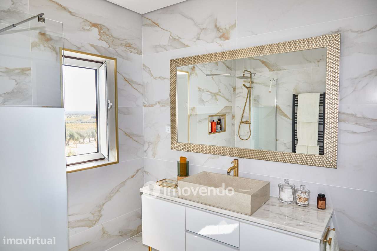 Andar de moradia T2 totalmente remodelado, em Reguengos de Monsaraz-17