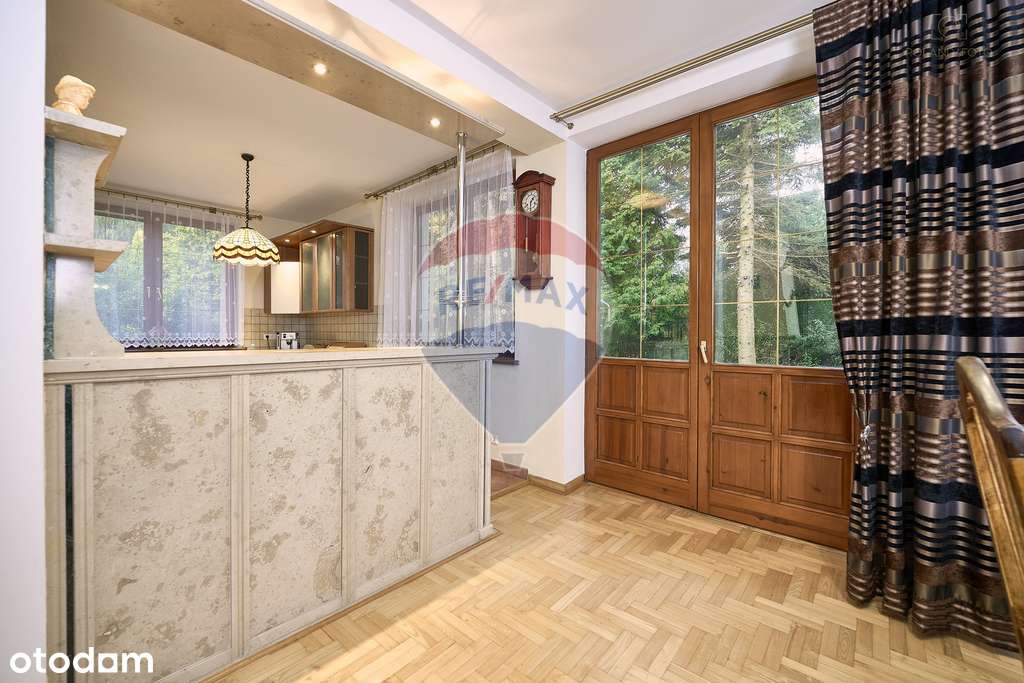 Klimatyczny dworek z basenem i kortem tenisowym-7