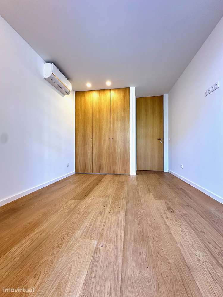 T1 de duas frentes em Canidelo a 250 m da praia e lugar garagem...-9