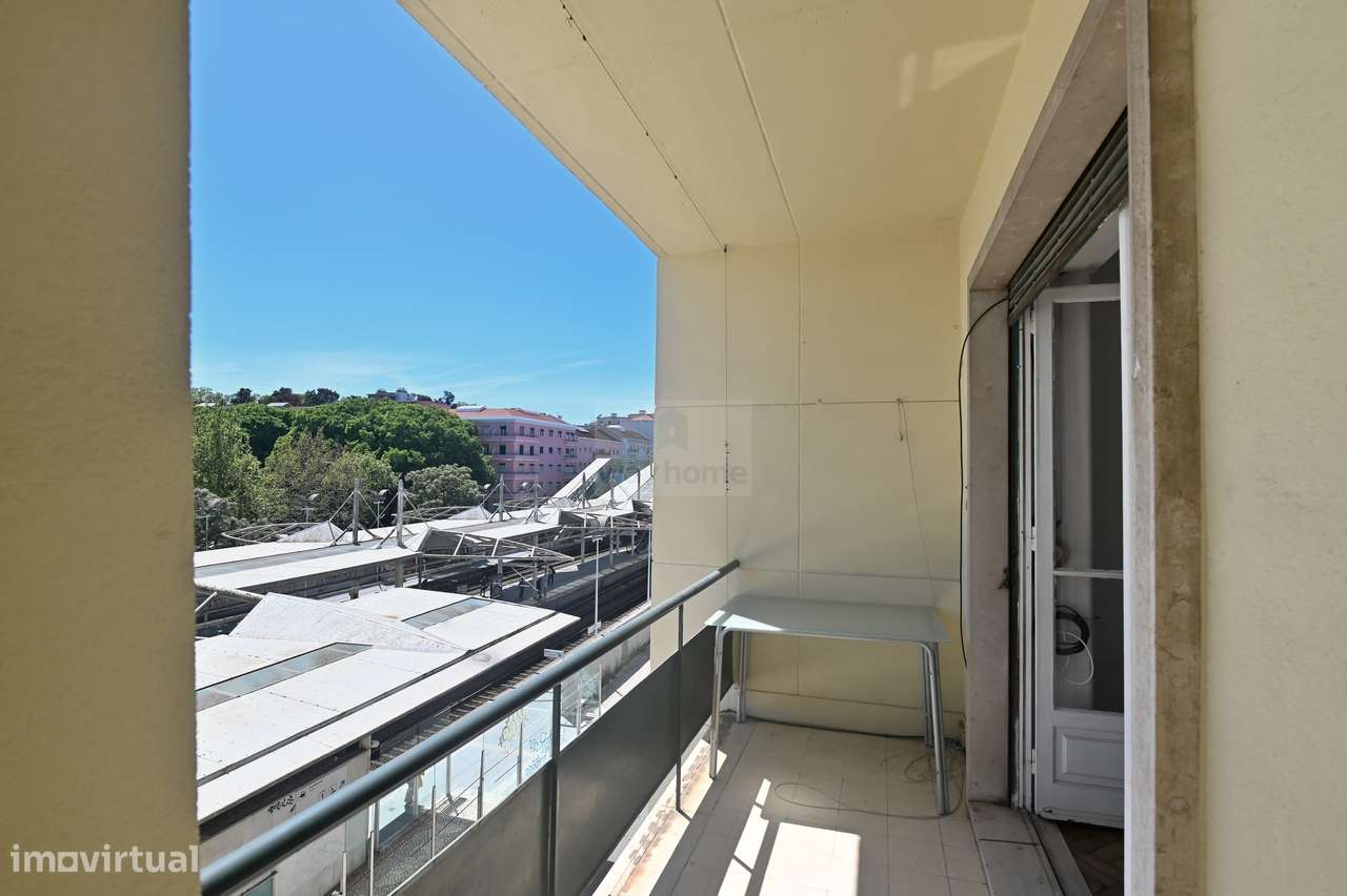 Apartamento T2 | Para remodelação | Alvalade-12