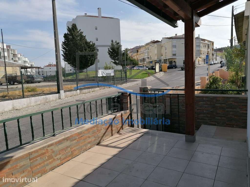 Moradia com quintal, localizada em Alenquer-21