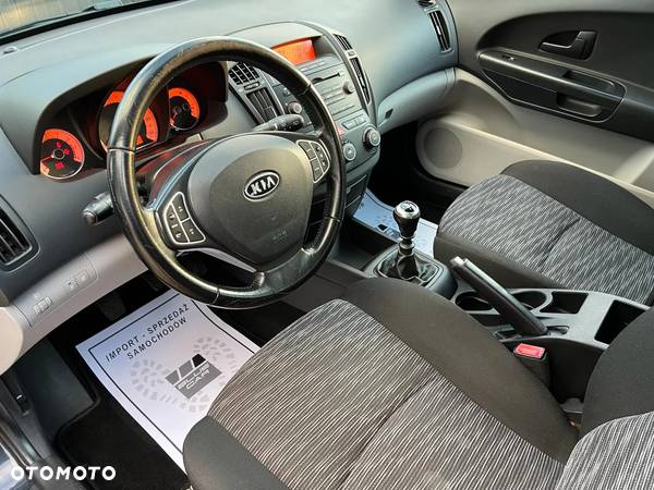 Kia Ceed - 9