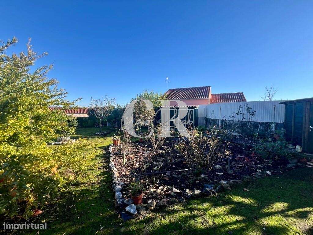 Excelente moradia térrea e independente com jardim em Arega - Figueiró-18