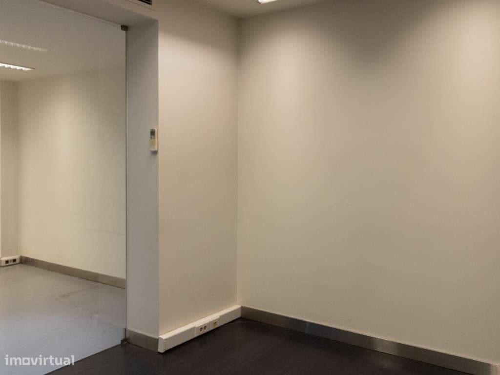 Arrenda-se loja na Baixa de Coimbra junto ao Continente - Grande imagem: 4/14