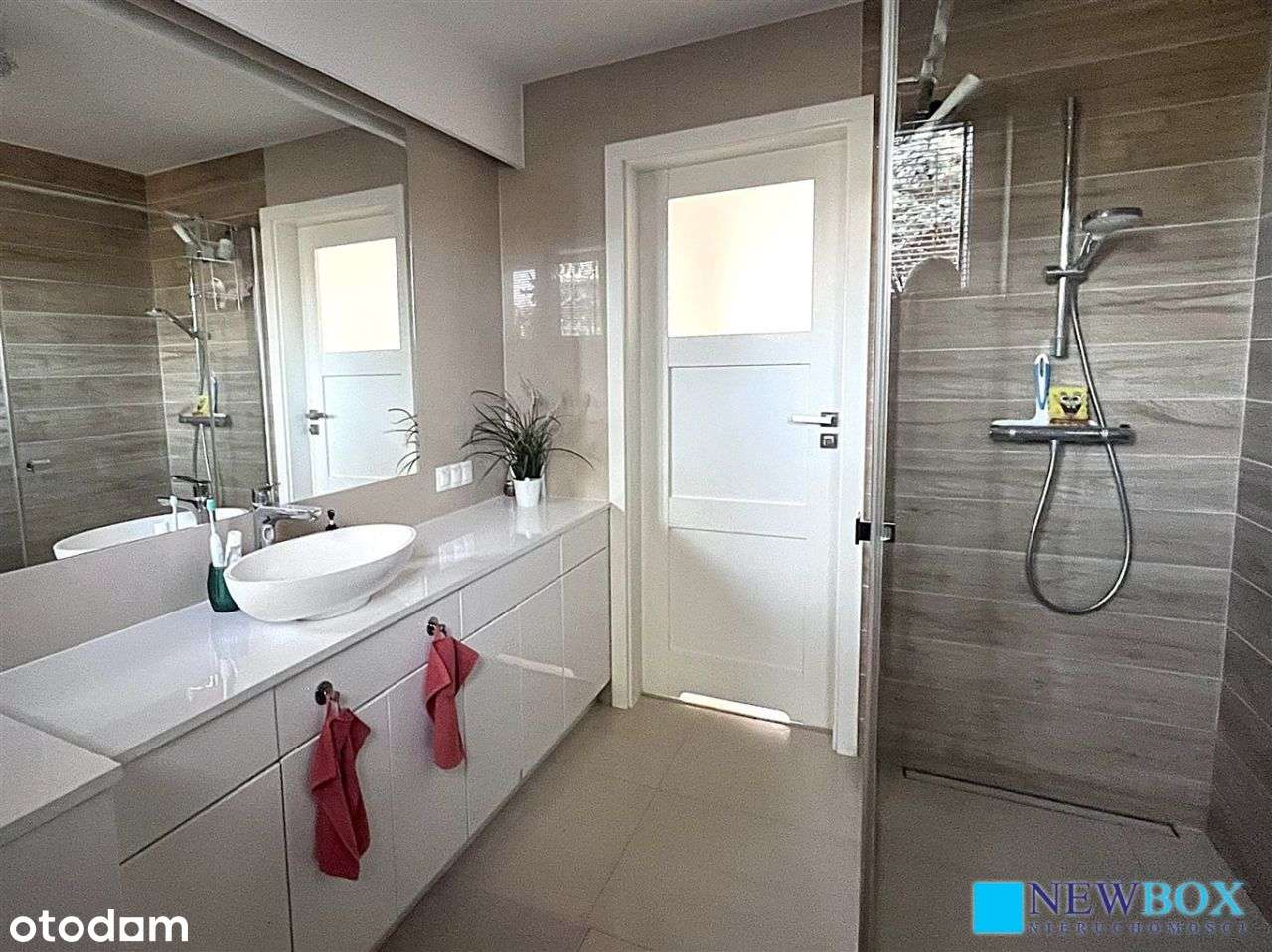 Atrakcyjny dom dla dużej rodziny, 2 wejścia, garaż-5