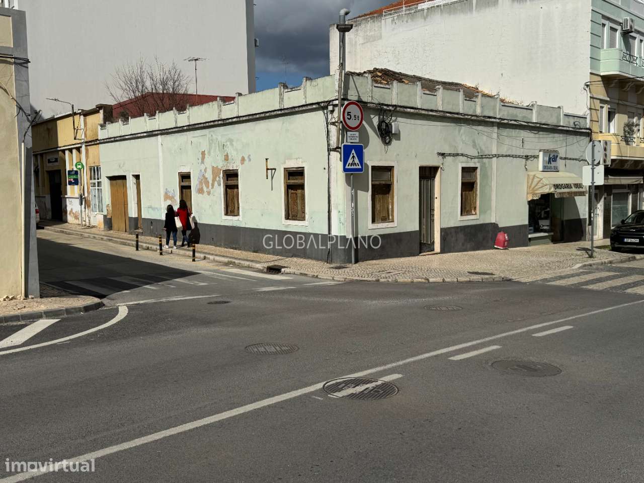 Imóvel Por Reconstruir Destinado a Habitação ou Comércio - Grande imagem: 3/7