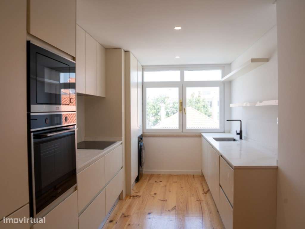 ApartamentoT2, remodelado, condominio piscina e garagem, Monte Estoril - Grande imagem: 5/25