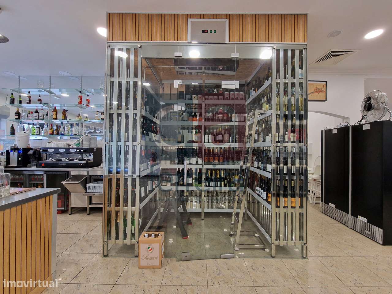 Restaurante composto por três pisos no Coração de Almeirim-15