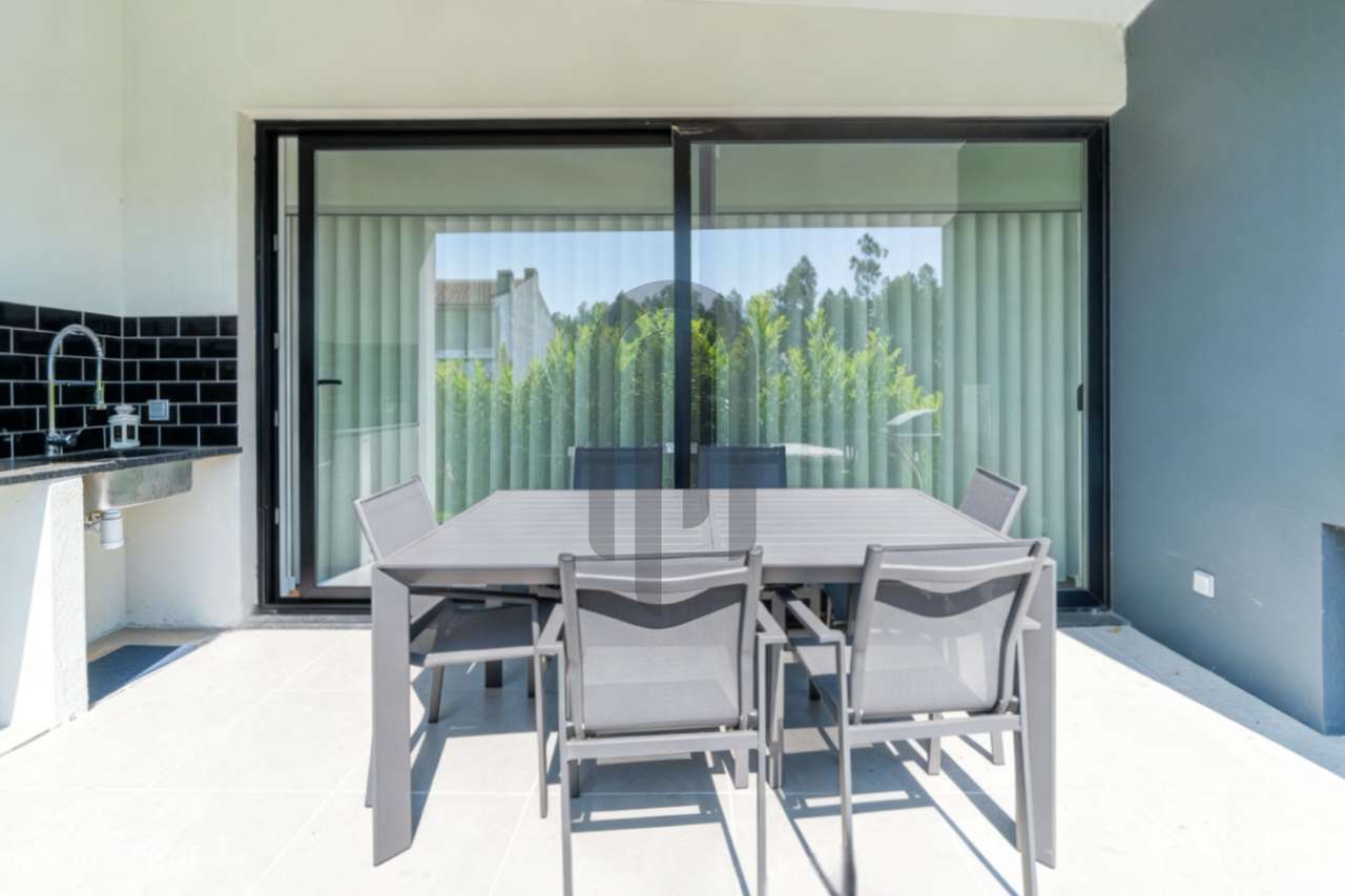 Moradia Térrea T4 independente na Maia-27