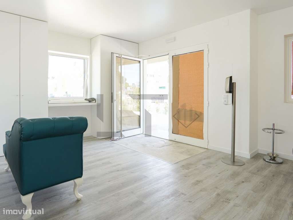 Prédio com Licença de Serviços para Arrendamento em Alfragide, Lisboa-57