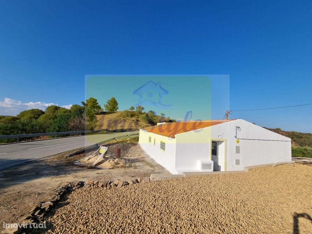 Casa térrea remodelada em Odeleite