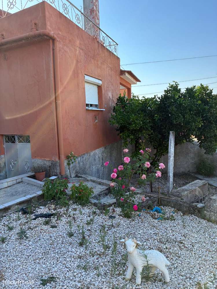 Moradia T5 Isolada com Jardim e Varanda-21