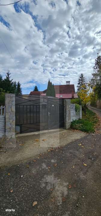 Casa de vanzare, cu 6 camere, 160 mp, zona Barcani - Imagine principală: 4/12