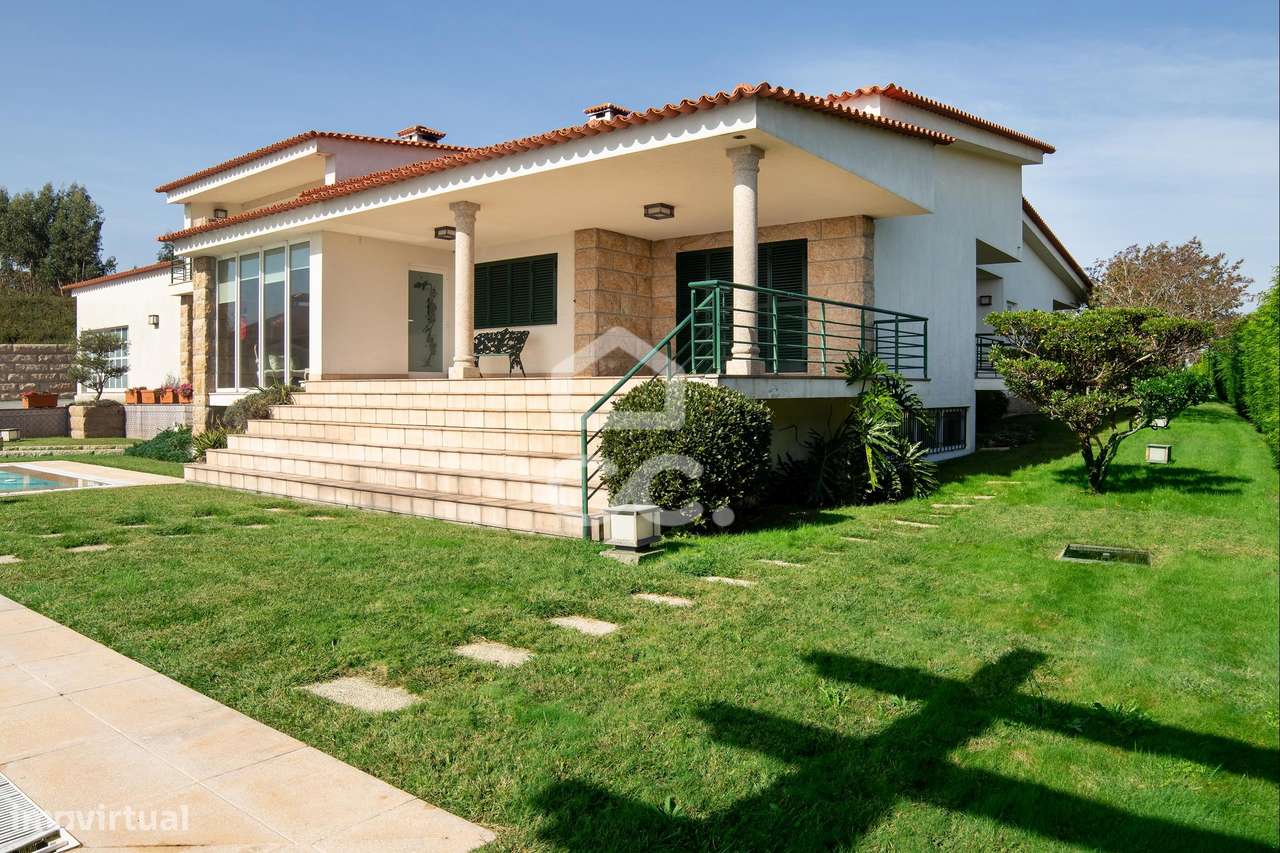 Moradia T6 com piscina e vistas-10
