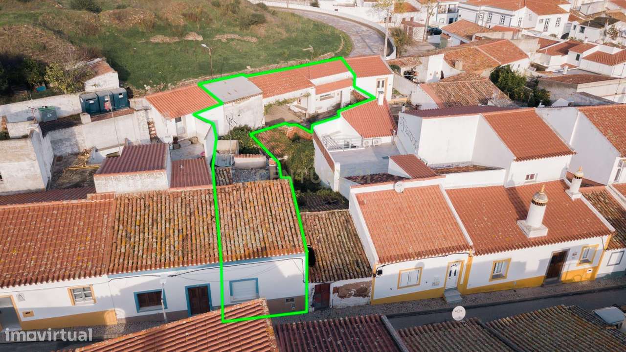 Moradia T2 com Espaço Exterior na Zona Histórica de Mourão - Alentejo-20