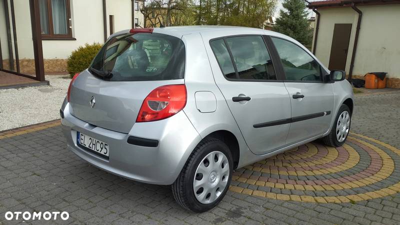 Renault Clio 1.2 16V 75 Expression - 3