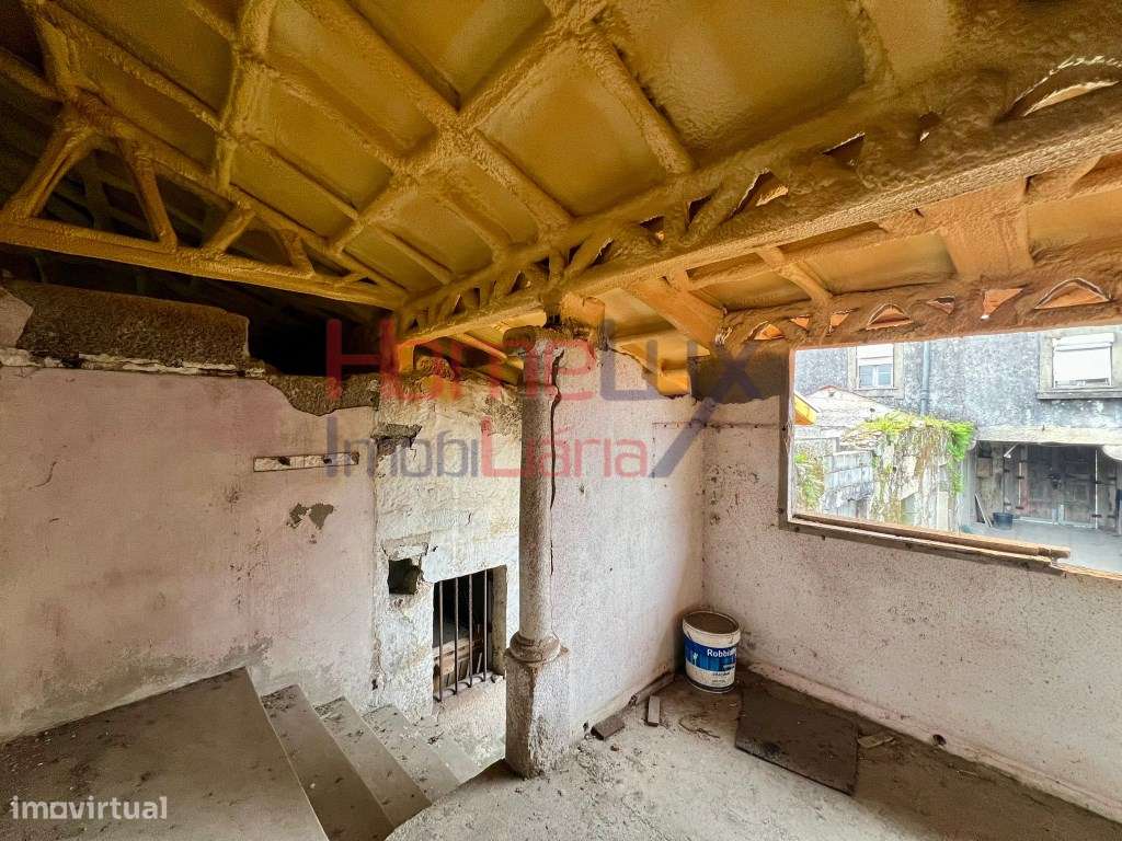 Terreno com Ruinas em Águas Santas-37