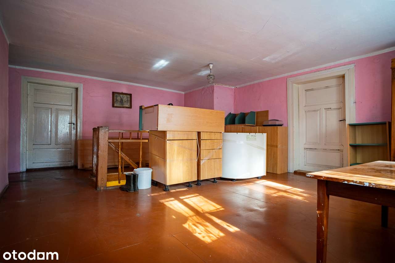 Dom z garażem i poddaszem w spokojnej okolicy-13