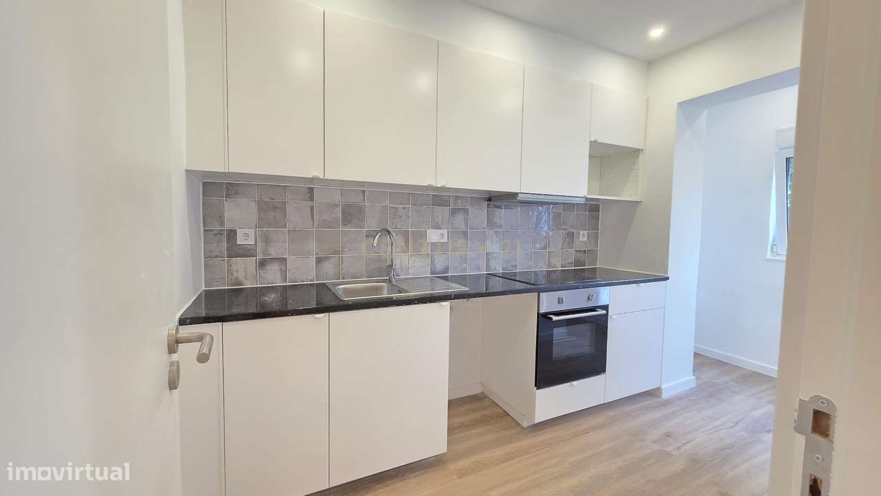 Apartamento T3 Renovado com vista Cidade e Mar em Queluz-6