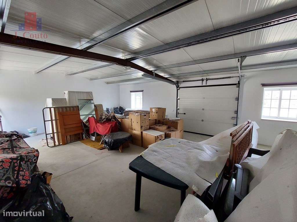 Quintinha com 14.000m2 de terreno com mina de água e árvores de fruto.-31