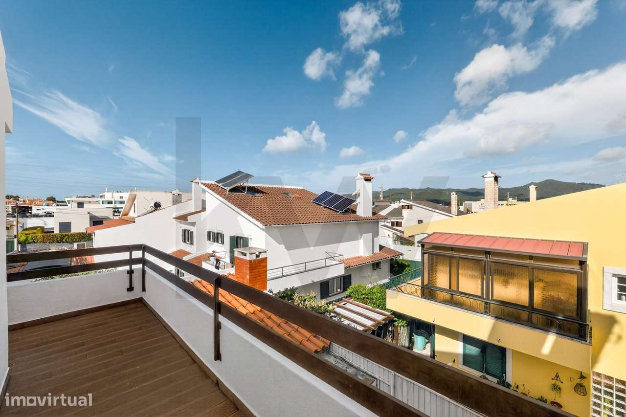 Moradia T4+1 com Piscina Coberta, Jardim e Churrasqueira em Alcoitão,-26