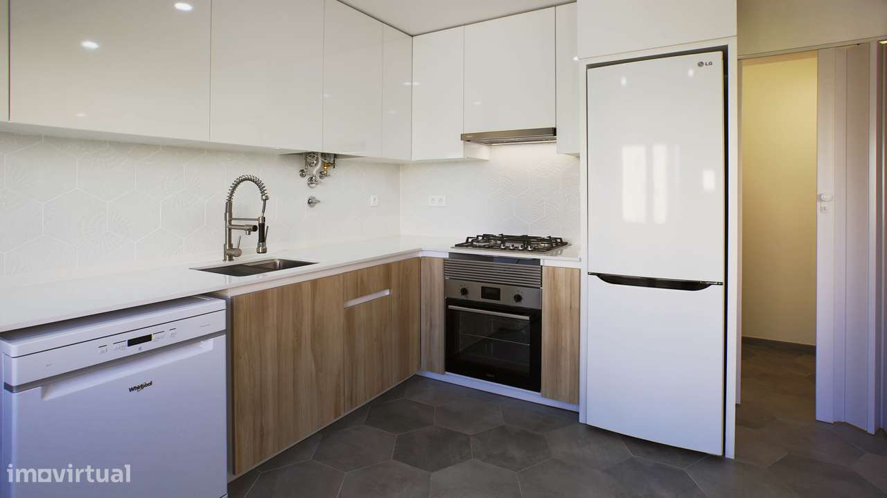 Apartamento T2 Totalmente Renovado na Charneca da Caparica - Grande imagem: 4/14