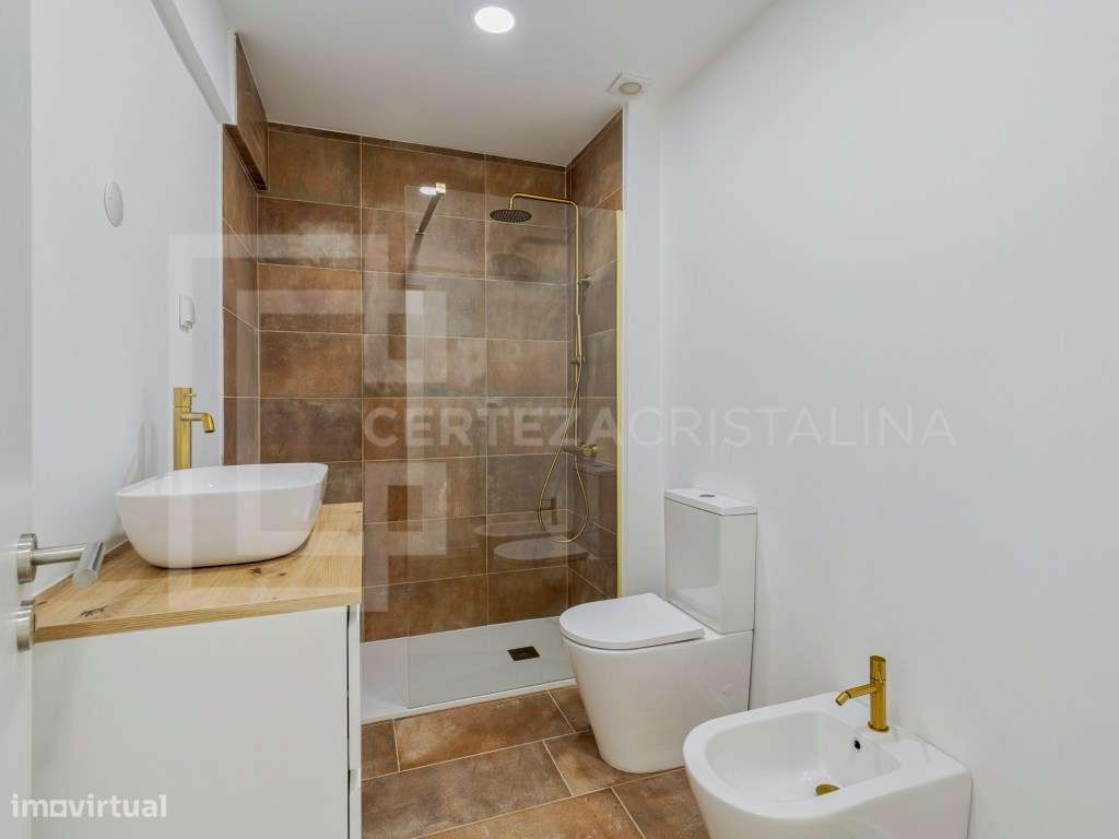 T3 Totalmente Renovado | 3.º Andar | Varanda | Rua S. Joaquim - Set...-21