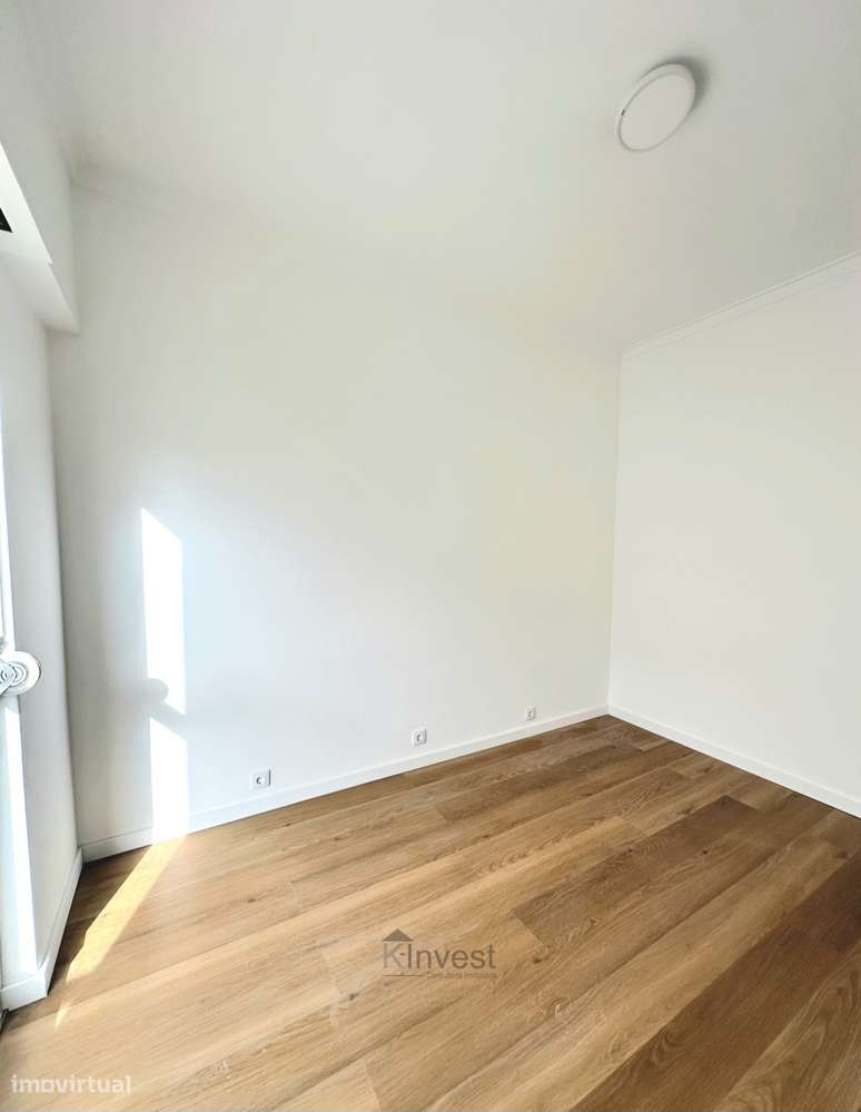 T2 Renovado com Terraço no Centro de Algés-6