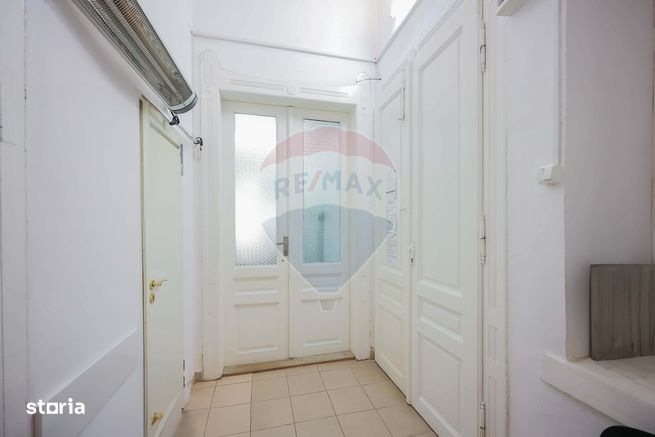 Apartament cu 4 camere de vânzare în zona Ultracentral-8