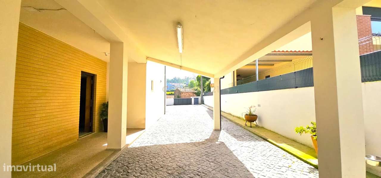 Moderna Moradia T4 com Piscina em Aldreu, Barcelos-35