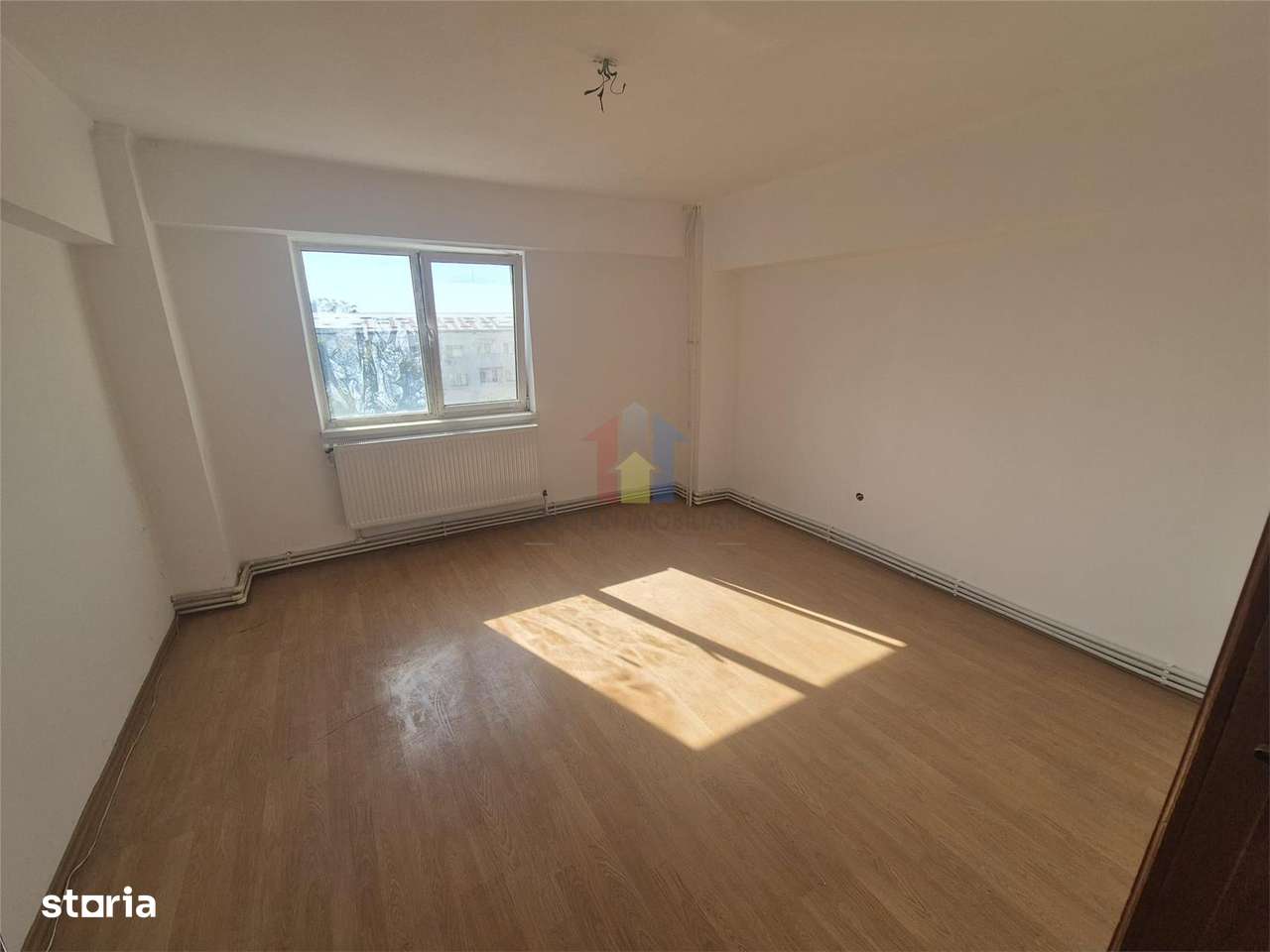 ULTRACENTRAL 67mp Calarasilor 2 cam Decomandat etaj de mijloc - Imagine principală: 2/5