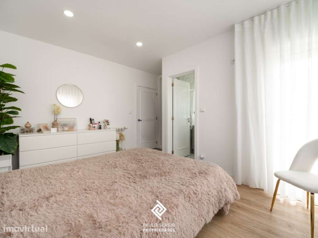 Moradia T3 localizada em Serzedo-11