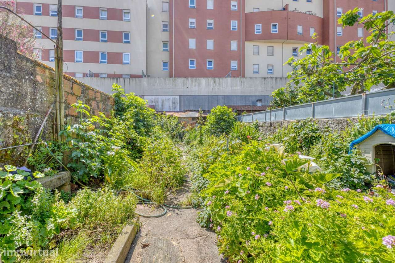 Moradia T6, lote de 193m2 e 117m2 de área exterior em Paranhos - Porto - Grande imagem: 5/25