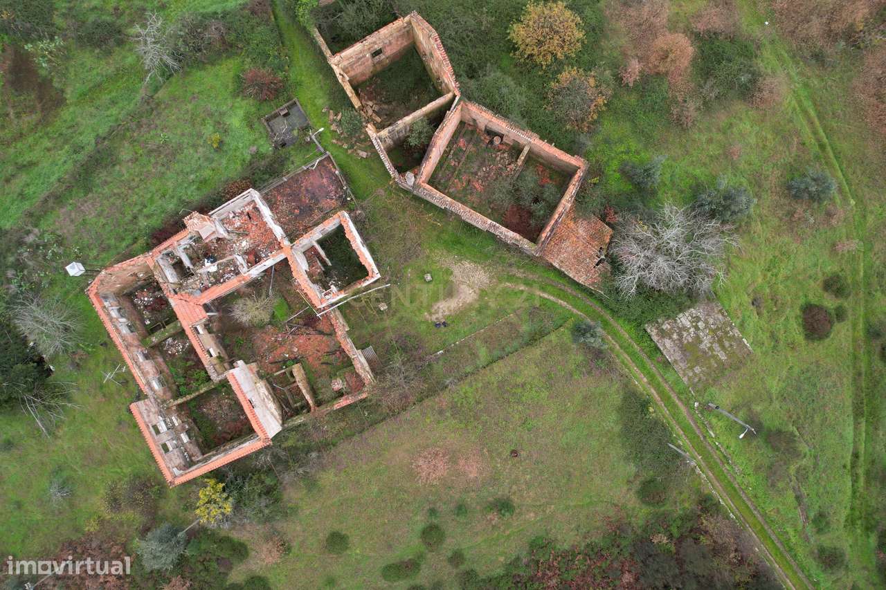 Quinta em Oliveira do Hospital, com 60000 m2 com casas para recuperar. - Grande imagem: 4/60