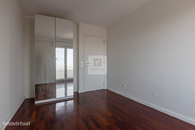 Apartamento T4 com Varanda de 31m2 e vista mar em Matosinhos-27