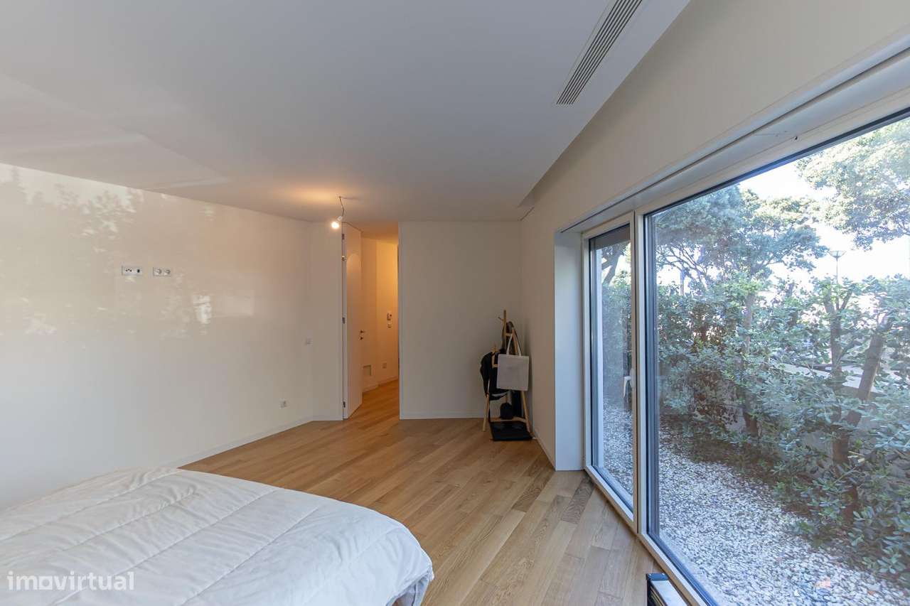 Moradia T3, em Leça da Palmeira na 1ª Linha de Mar-12