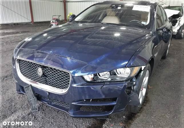 Jaguar XE 2.0 T Pure - 13