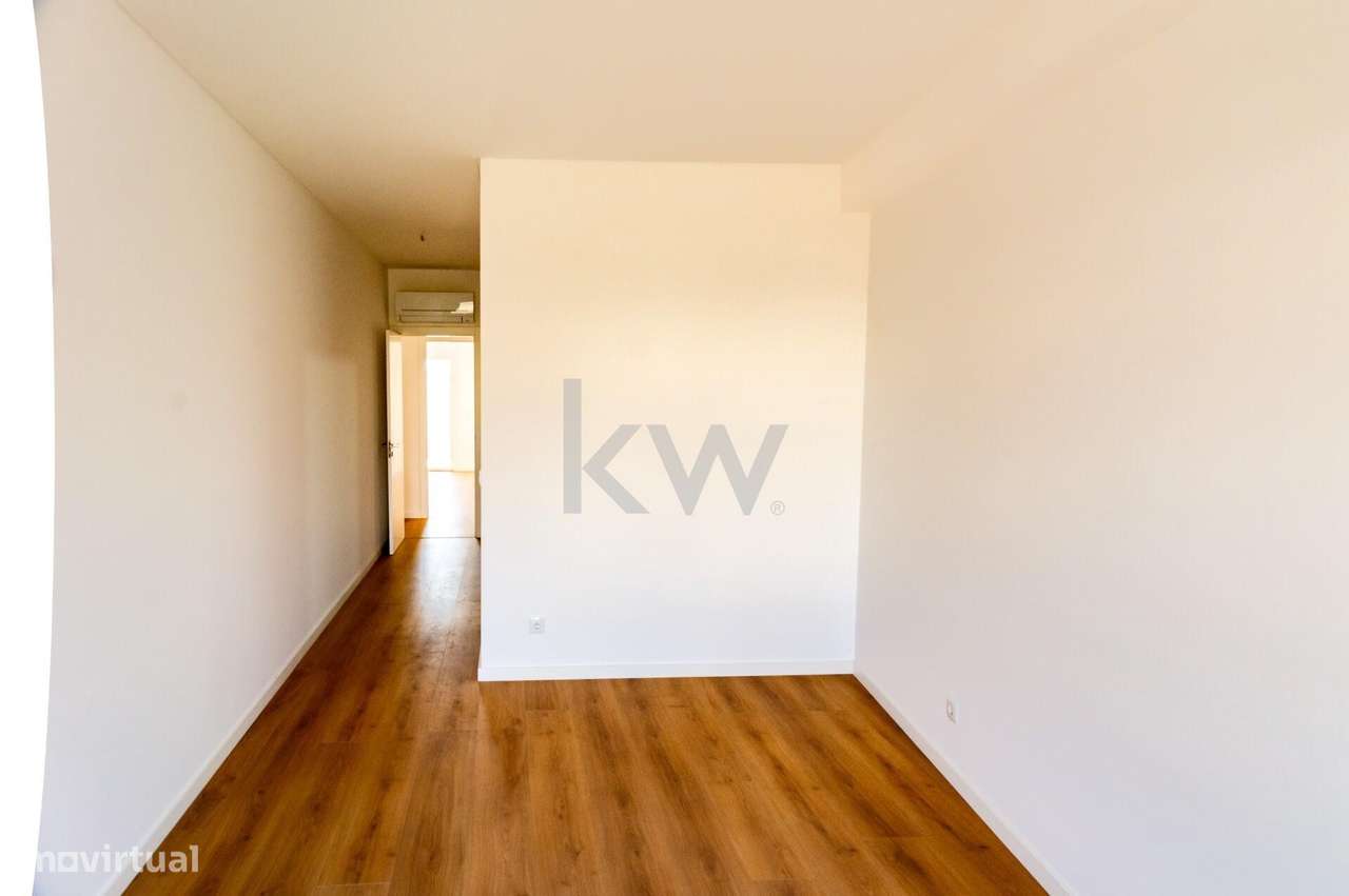 Luxo Raro nas Colinas do Cruzeiro – T3+1 com Mega Box e Terraço Privad-28