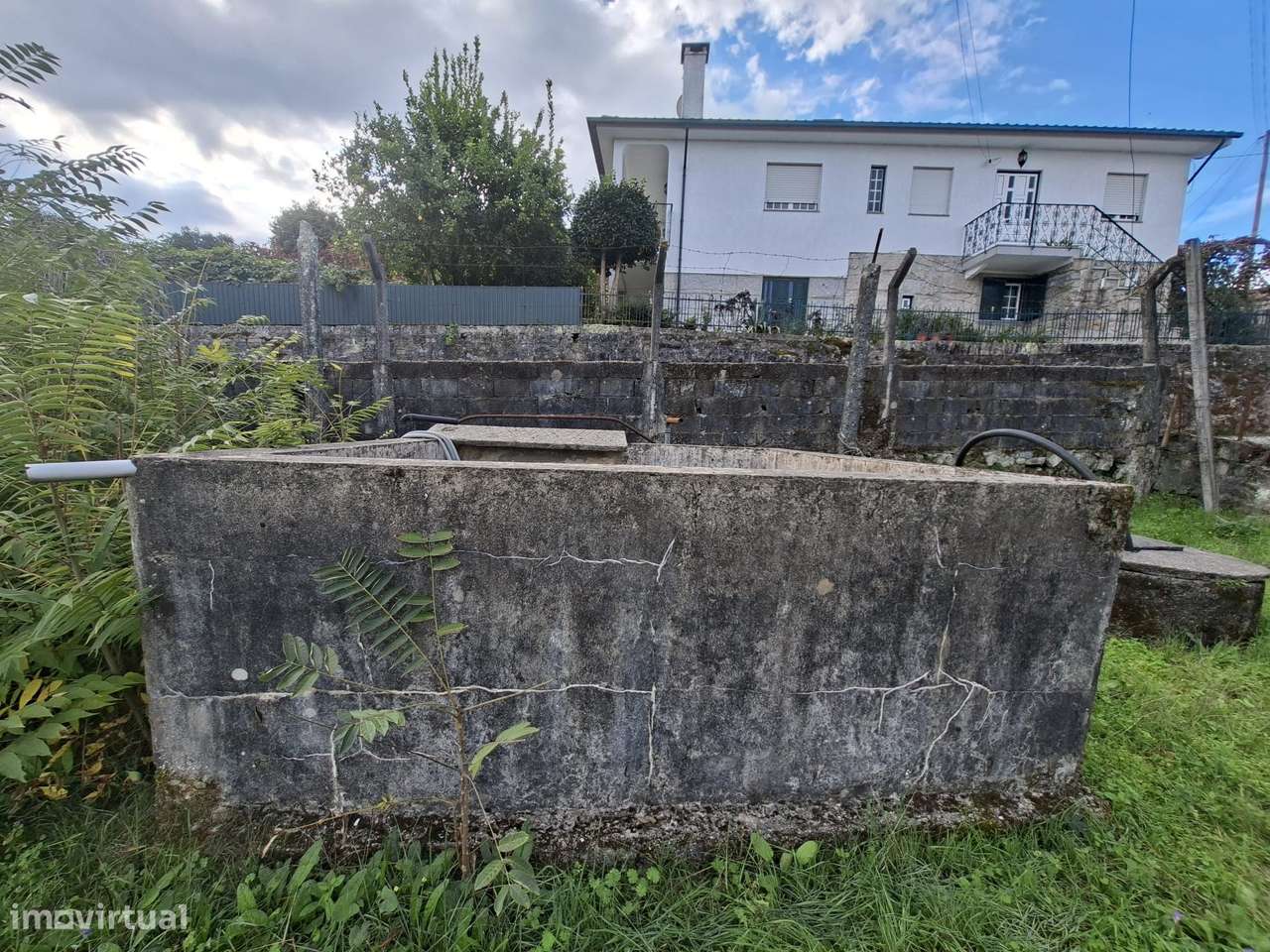 Moradia de 3 pisos com 1000m² de terreno, T3, 2 WC em Serafão, Fafe.-4