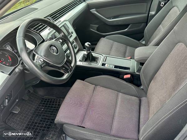 VW Passat Variant 2.0 TDi Confortline - 8