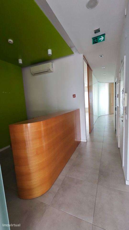 Escritório c/ Recepção + 3 gabinetes / Av. Republica /Centro de Gaia - Grande imagem: 5/17